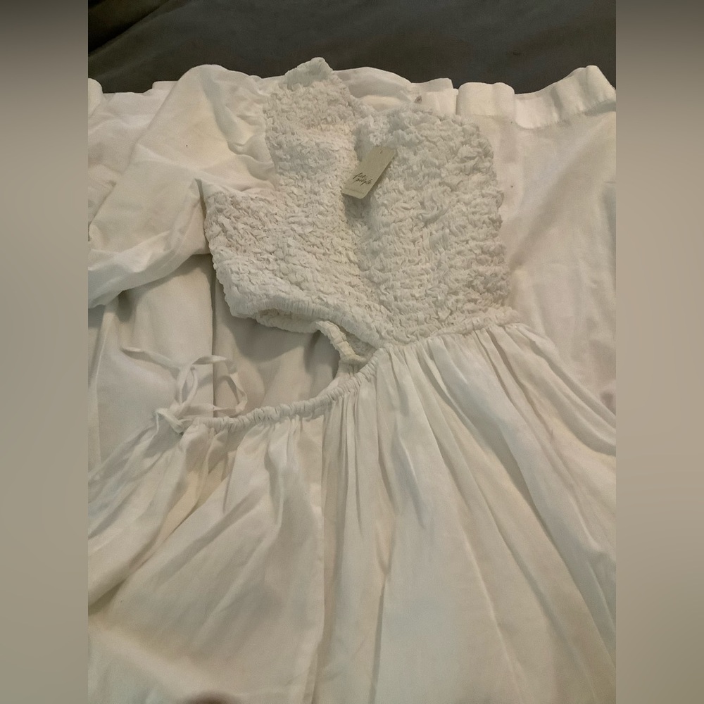 NWT Sold Out!!! Free People white cutout dress L - Picture 4 of 4
